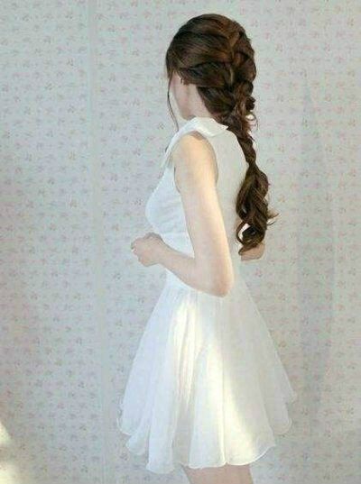 混搭女生侧面背景qq皮肤图片素材