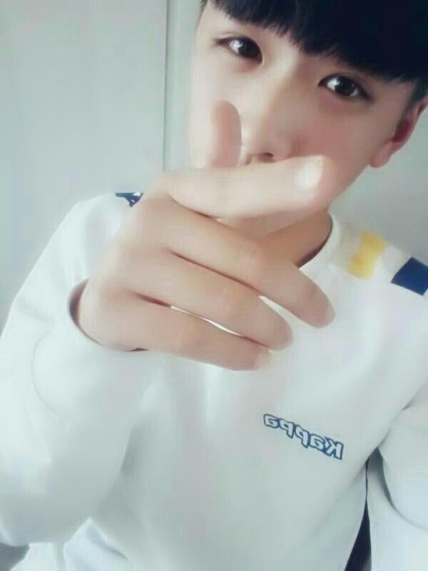 小男生qq皮肤图片12之16岁的